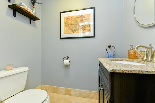 Photo - 679 E 7th St Unit 2