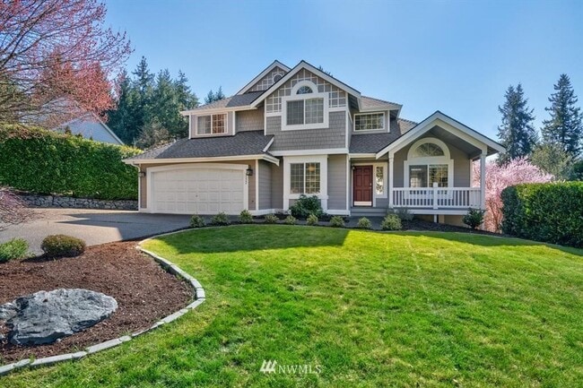 Building Photo - 3 Bedroom 2.5 Bath Hilltop Home w/Beautifu...