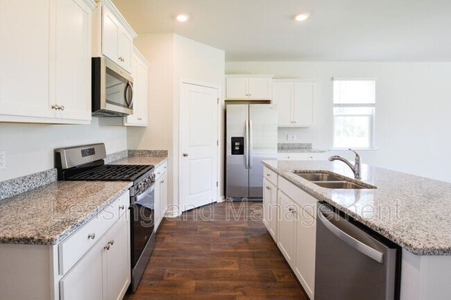 Photo - 411 Zenith Blvd