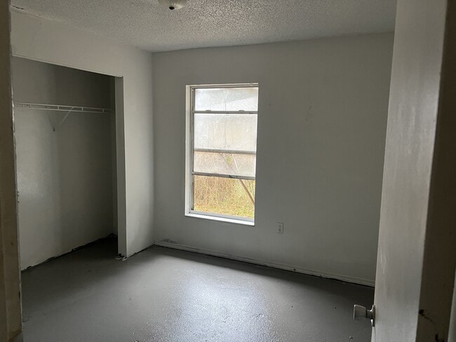 Photo - 696 Kilgore St