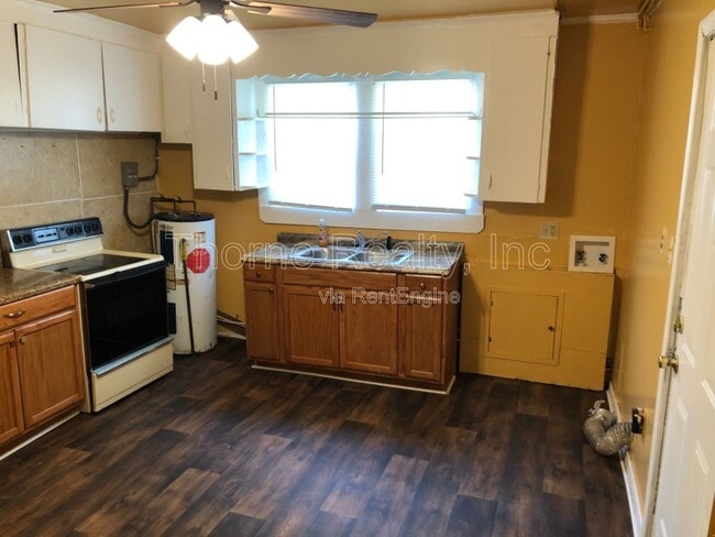 Photo - 517 NE Main St