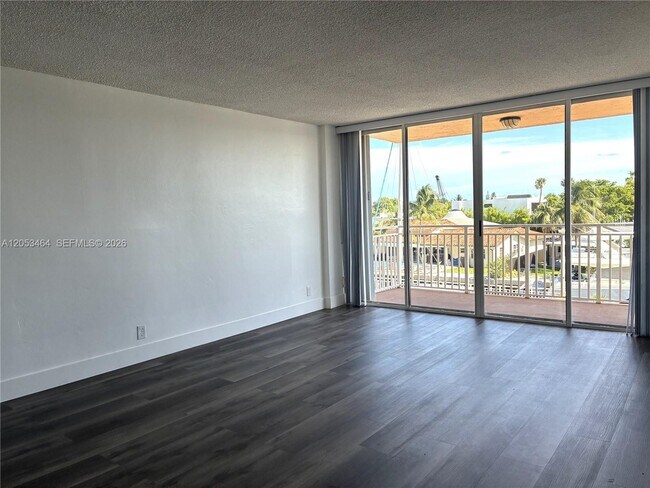 Photo - 2450 NE 135th St Unit 209