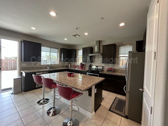 Photo - 5243 Comfrey St