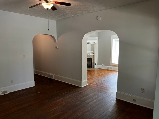 Entryway/Dining