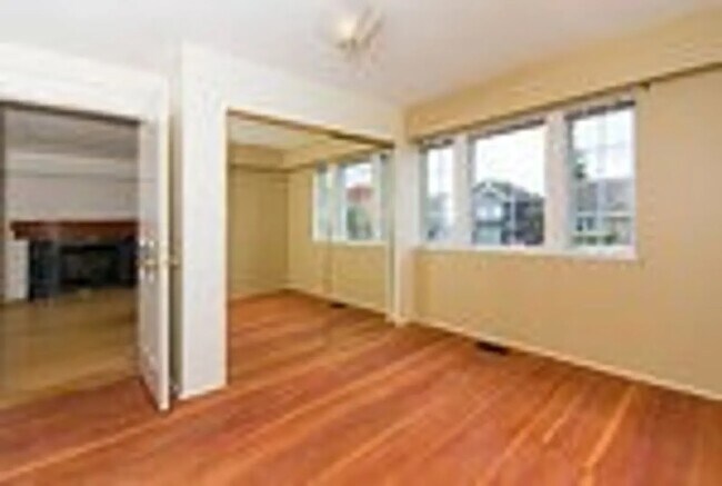 Photo - 3955 Pandora St