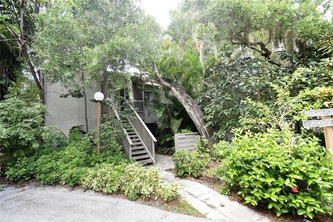 Building Photo - 1601 Pelican Point Dr Unit 215 Rental