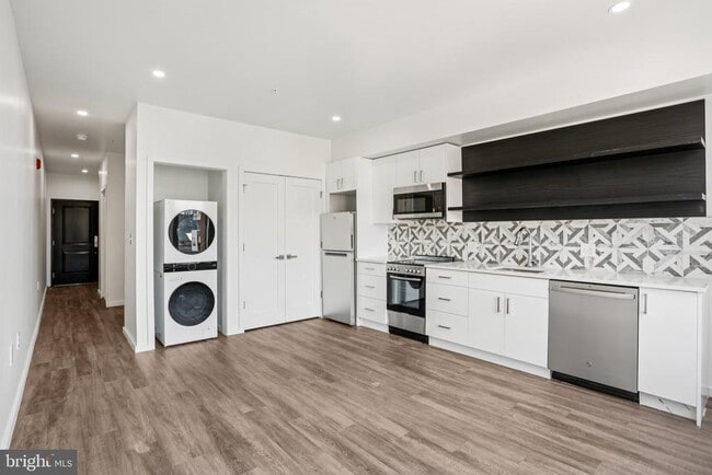 Building Photo - 1201 Vine St Unit STUDIO