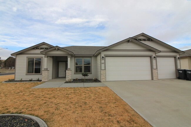 4 Bed/2 Bath in South Richland Home - 4 Bed/2 Bath in South Richland Home