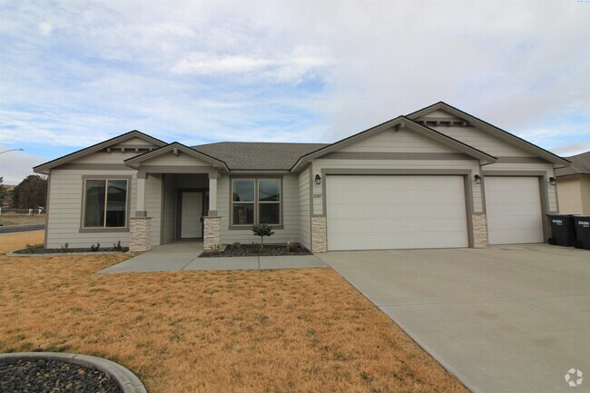 Building Photo - 4 Bed/2 Bath in South Richland Home