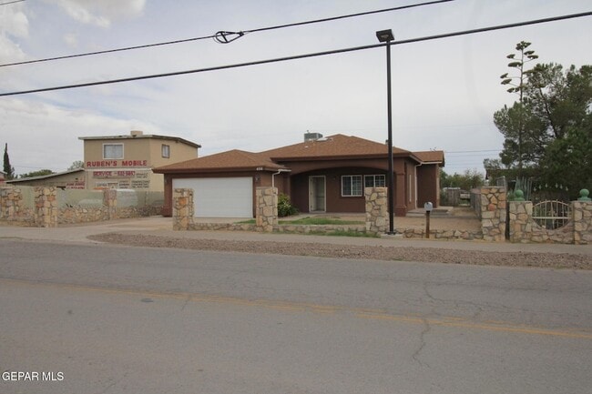 Photo - 456 Passmore Rd