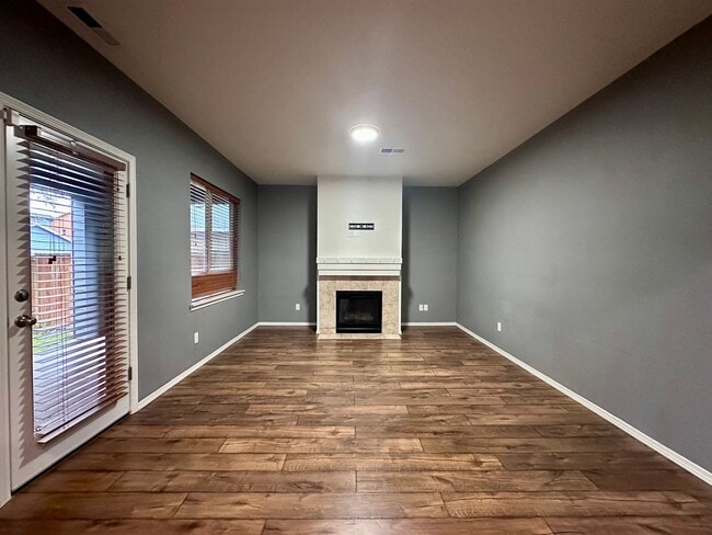 Photo - Modern updated 5 BD / 3 BA with Double Car...