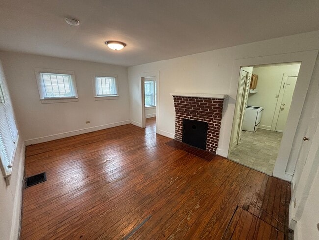 Photo - 625 Progress St NE