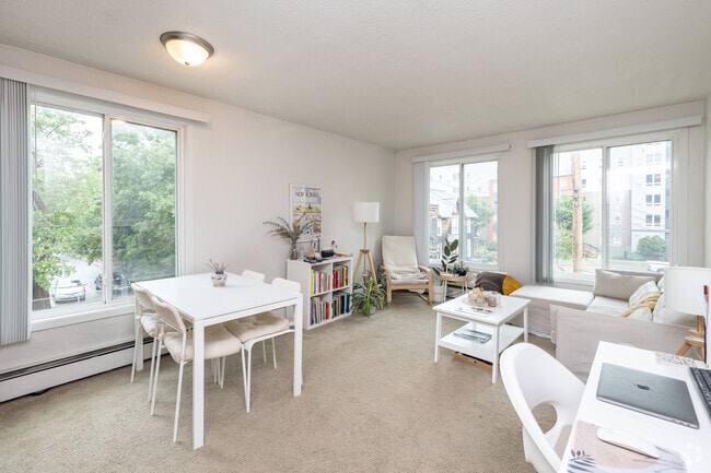1BR, 1BA - 600SF - Dining/Living Room