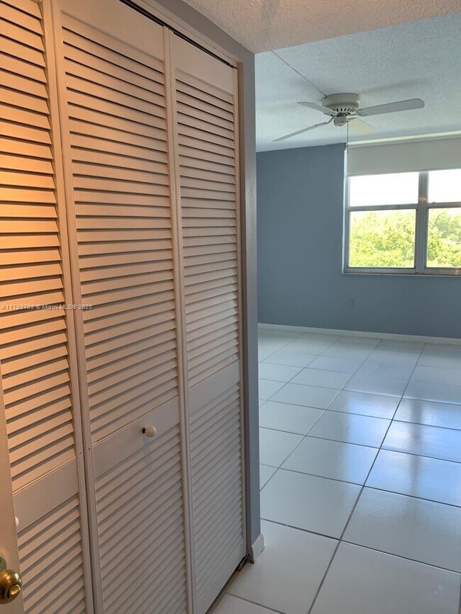 Photo - 17890 W Dixie Hwy Condo Unit 608