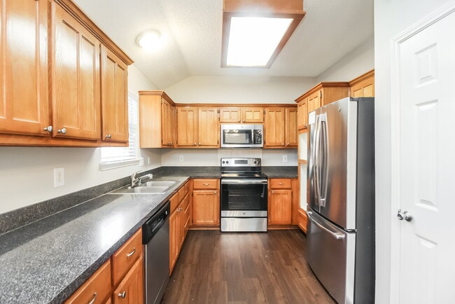 Photo - 1528 Warwick Dr