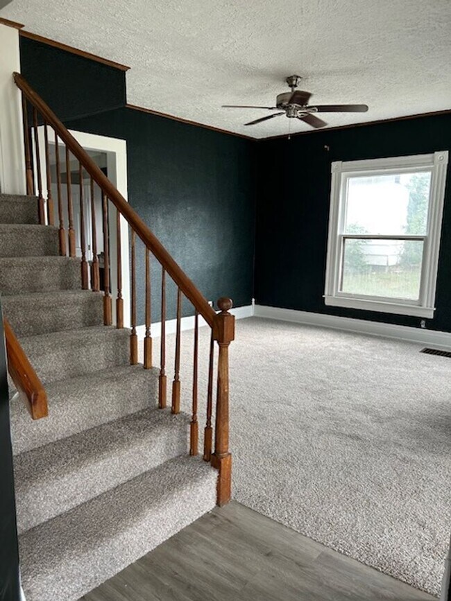 Photo - 611-615 E Pearl St