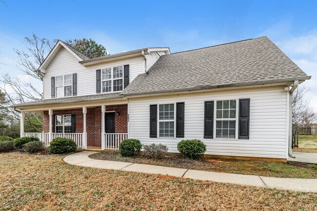 Photo - 501 Cambridge Way