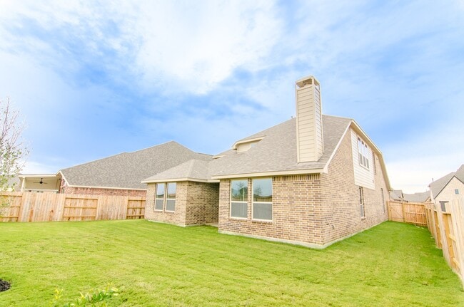 Photo - 18122 Glenlyon Dr