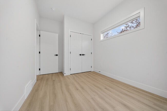 Photo - 8829-8122 122 Ave NW Unit 5