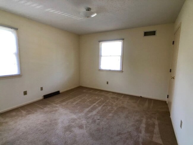 Photo - EXCEPTIONAL 2 Bedroom, 1 1/2 Bath Duplex Available! Unit 968