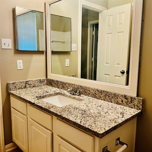 Building Photo - 18215 Linden Forest Ln