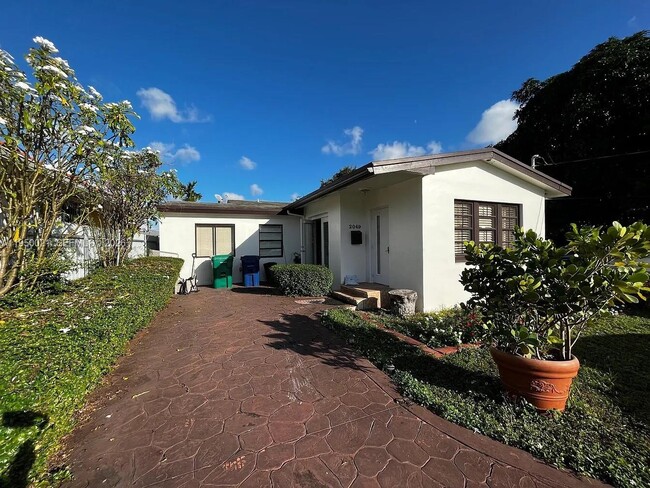 Building Photo - 2049 SW 60th Ct