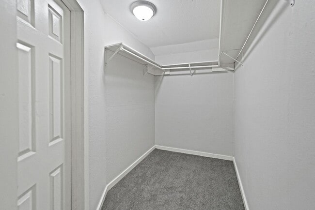 Building Photo - 214 E 1st St