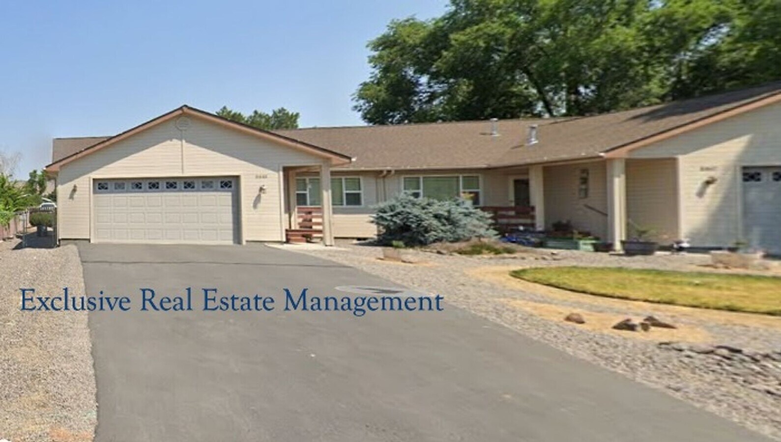 2 Bedroom Duplex with Garage - 2 Bedroom Duplex with Garage