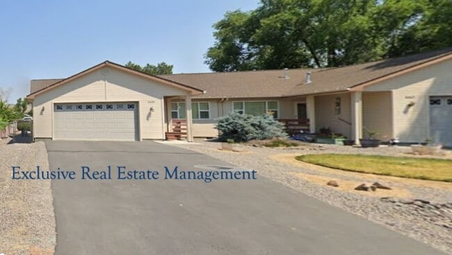 Building Photo - 2 Bedroom Duplex with Garage