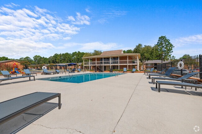 Lakeside Apartments - Pool