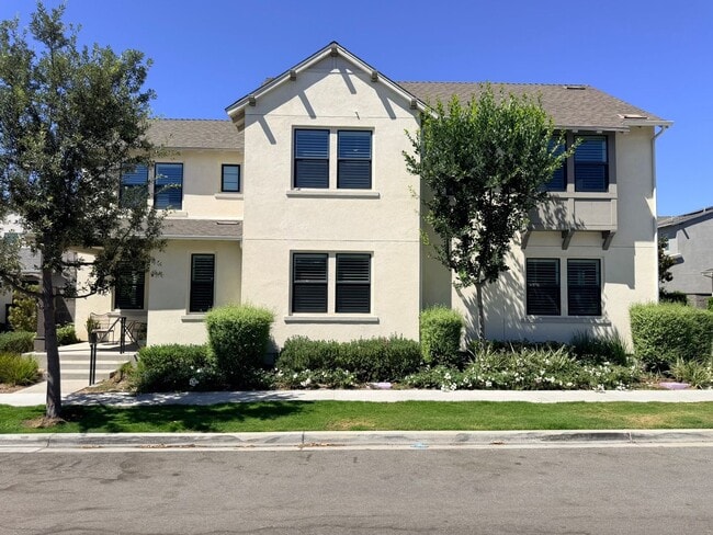 Building Photo - Elegant Rancho Mission Viejo Home with Open Floor Plan