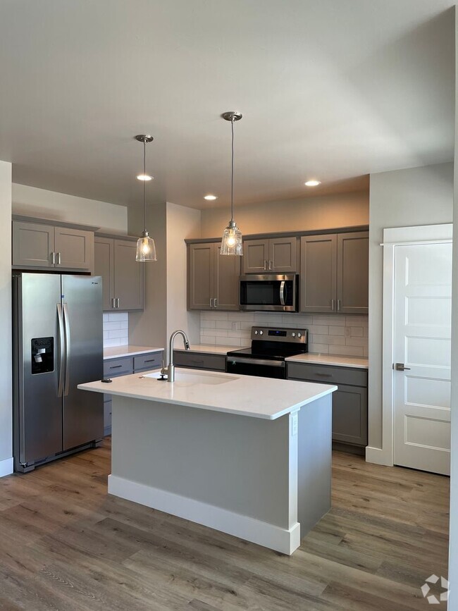 Building Photo - Beautiful Modern Condo