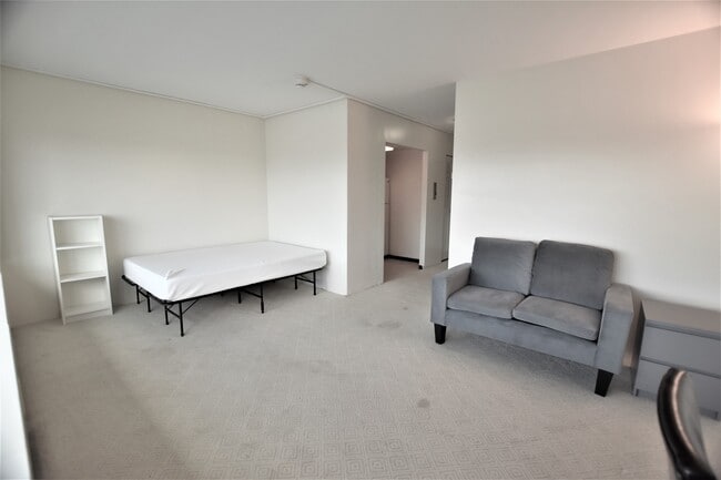 Photo - 555 E William St