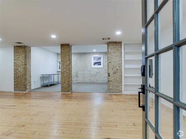 Building Photo - 702 San Antonio St Unit 101 Rental