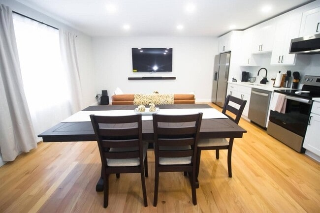 16 Peckham Ave
