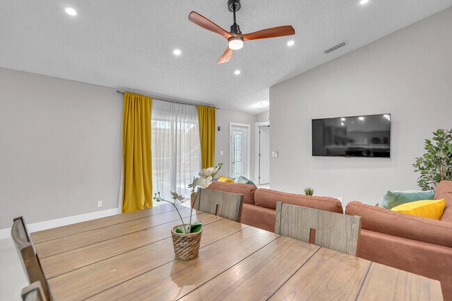 Photo - 1329 Periwinkle Pl