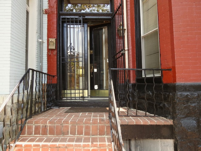Photo - 633 8th St NE