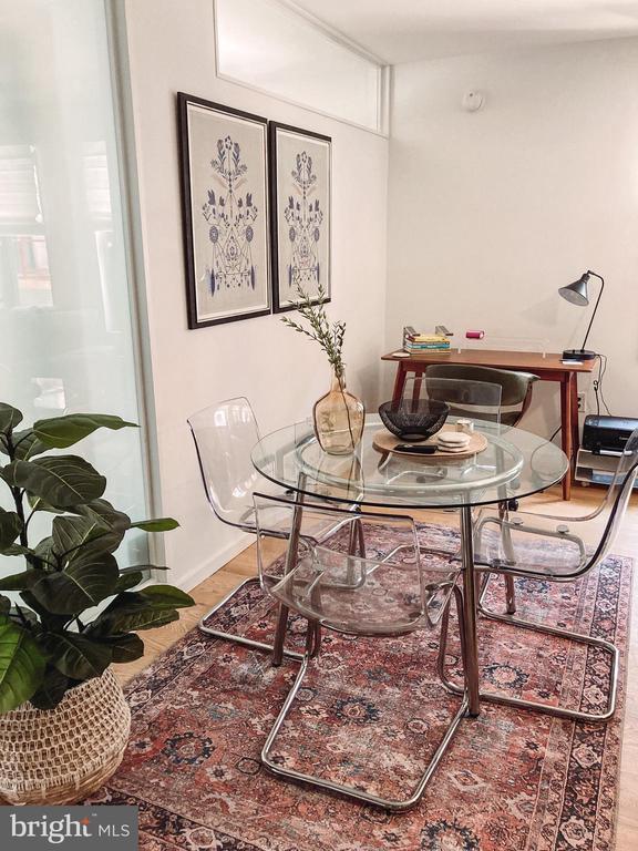 Building Photo - 152 W Laurel St Unit 208