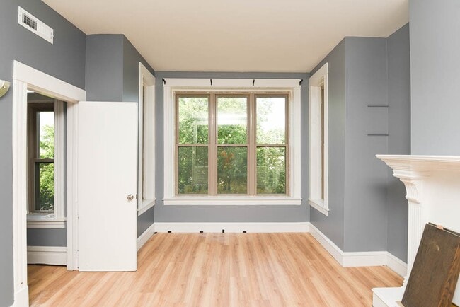 Photo - 2738 N Central Park Ave Unidad 3