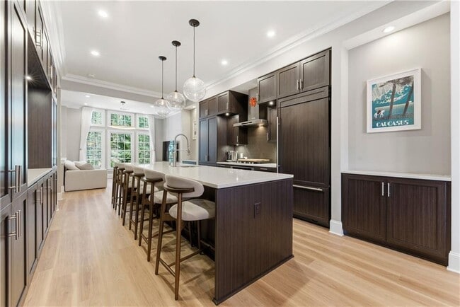 Photo - 2910 Hermance Dr NE