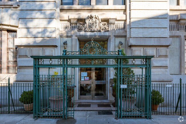 Photo - 371 Madison St