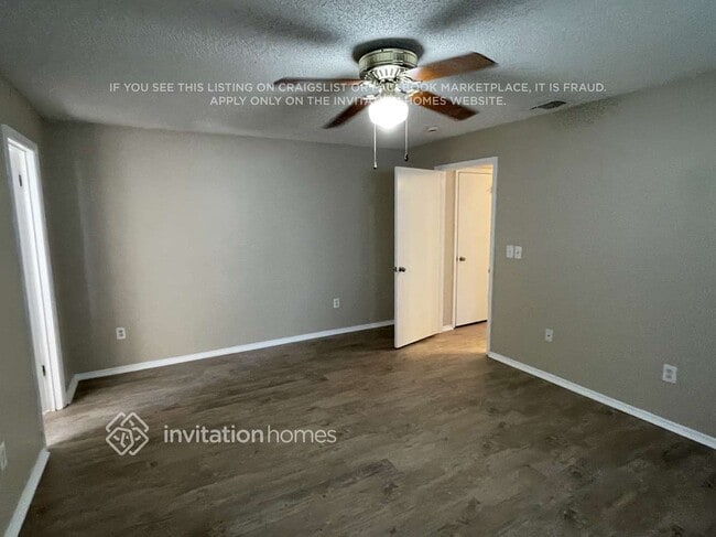 Photo - 524 Silvergate Loop