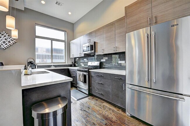 Photo - 3223 Garrow St