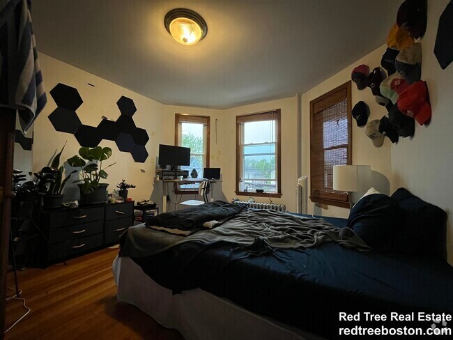 Building Photo - 45 Litchfield St Unit 2 Rental