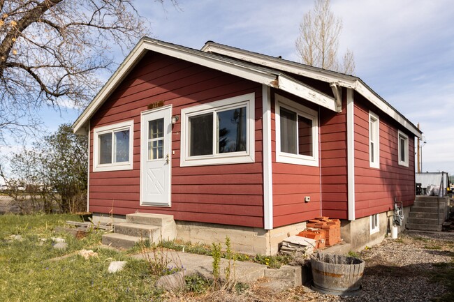 Building Photo - 417 E Tamarack St