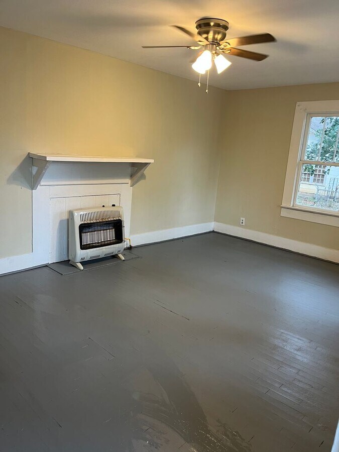 Photo - 105 N Elm Ave