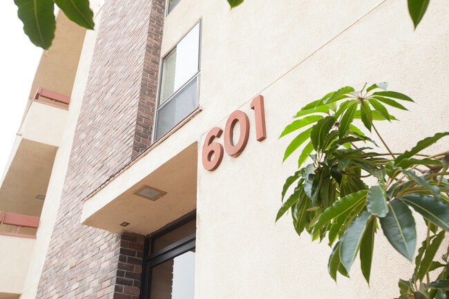 Building Photo - 601 Westholme Ave Rental