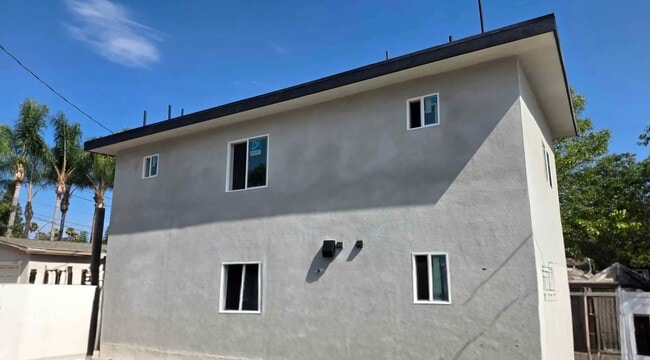 Photo - 1128 E Grand Ave