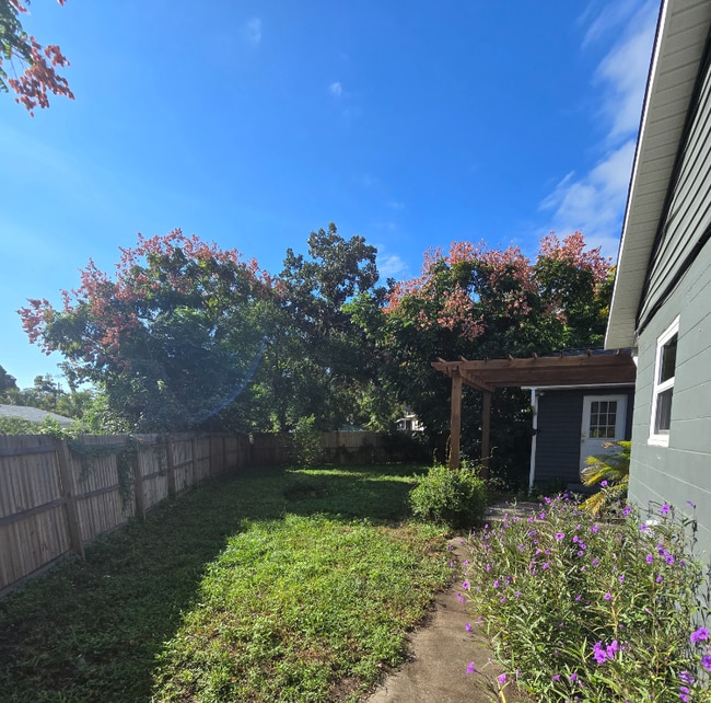 Photo - 933 Arlingwood Ave