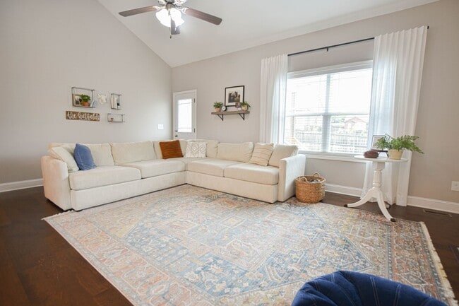 Photo - Pet Friendly Three Bedroom!